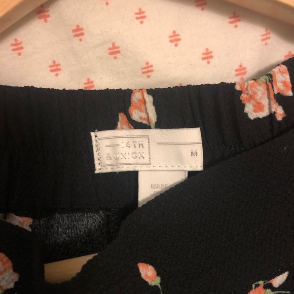 Floral flowy pants - Picture 2 of 4